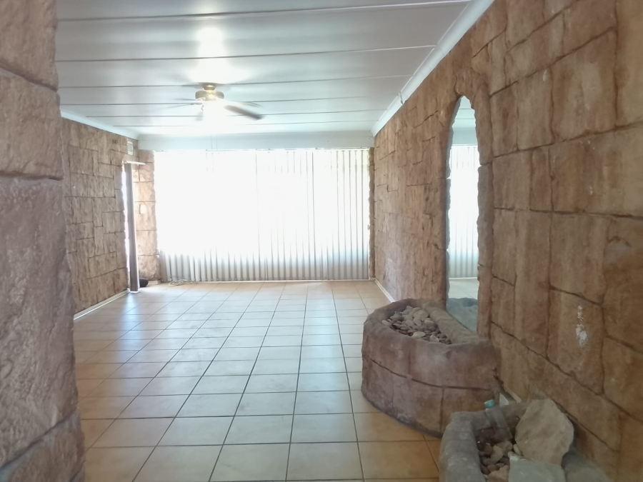 3 Bedroom Property for Sale in Lower Bo-dorp North West